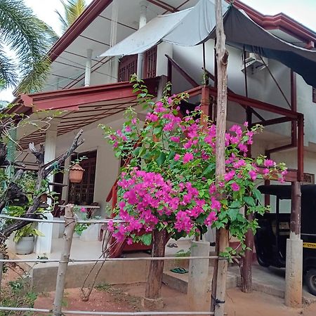 אנוראדפורה Yaluwa Tourist Rest & Cooking Class מראה חיצוני תמונה