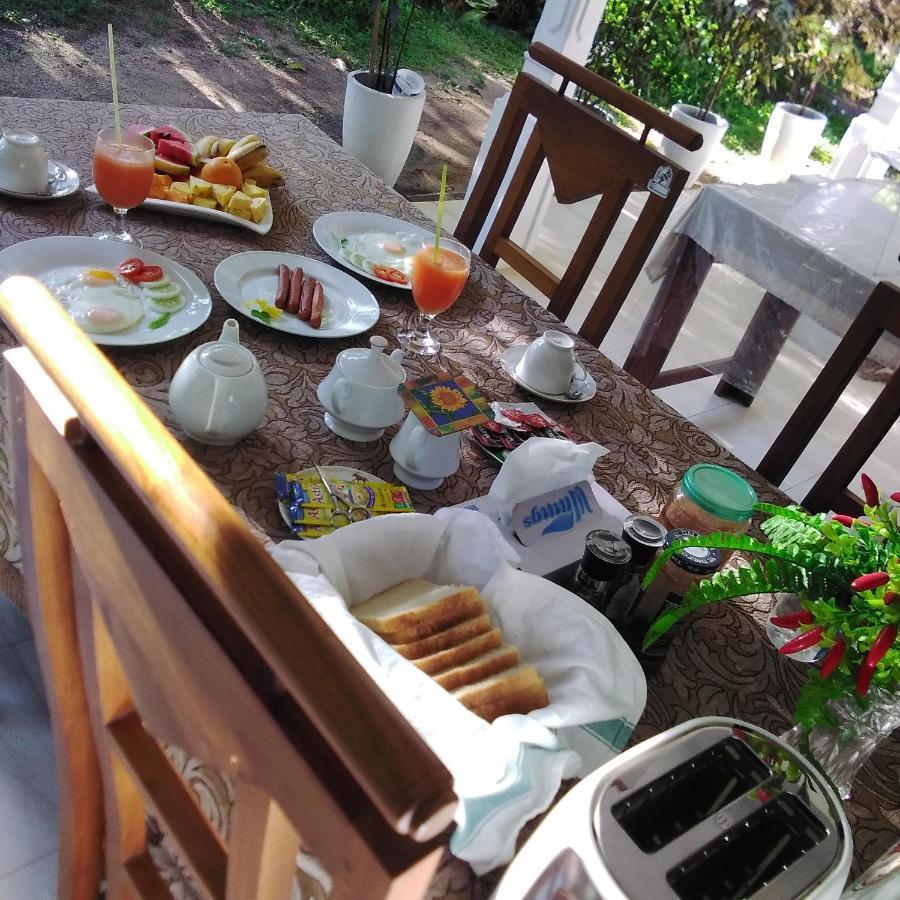 אנוראדפורה Yaluwa Tourist Rest & Cooking Class מראה חיצוני תמונה