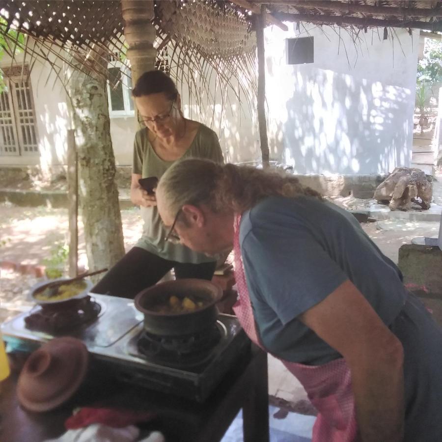 אנוראדפורה Yaluwa Tourist Rest & Cooking Class מראה חיצוני תמונה